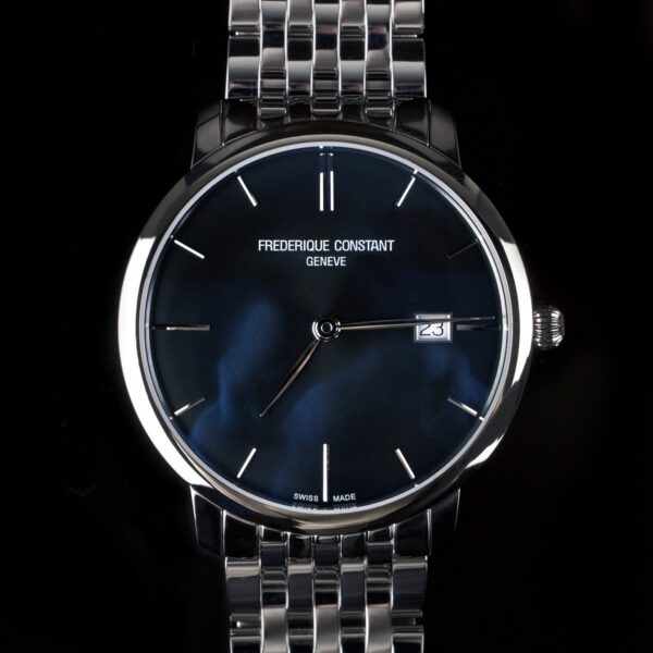 Foto af Frederique Constant stål ur med mørkeblå skive