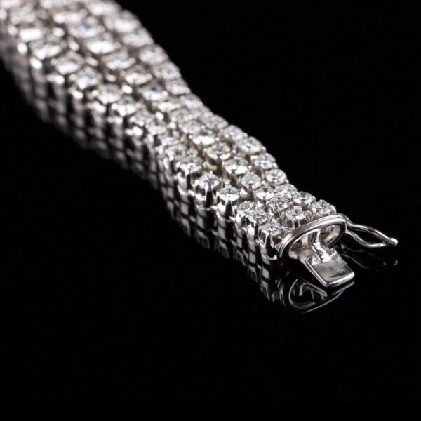 Photo of a bracelet with 165 diamonds total 11 carat